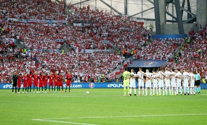 Türkiye İçin 1 Dakikalık Saygı Duruşu
