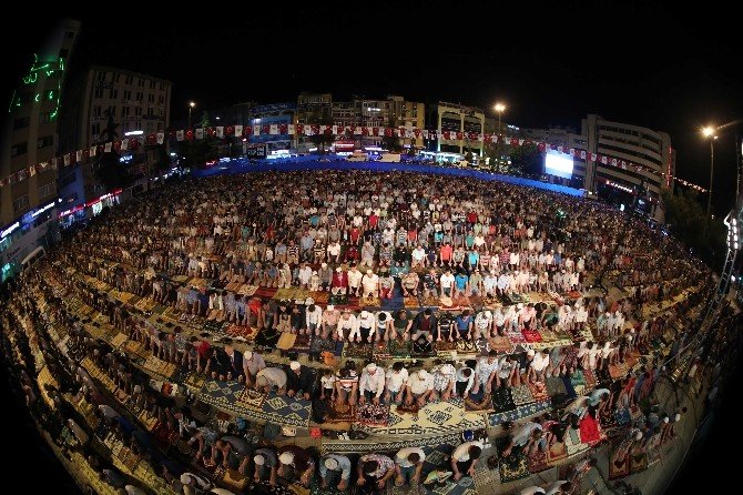 İlkadım’da 10 Binler Hep Birlikte Saf Tutacak