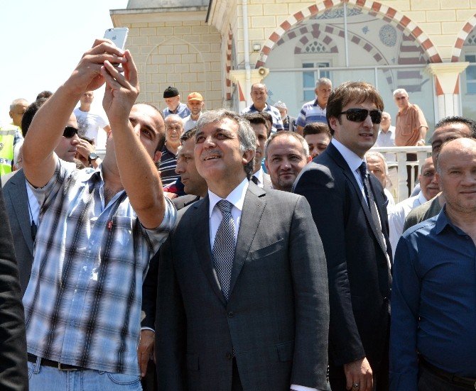 Abdullah Gül, Cuma Namazını Çamlıtepe Merkez Camisi’nde Kıldı