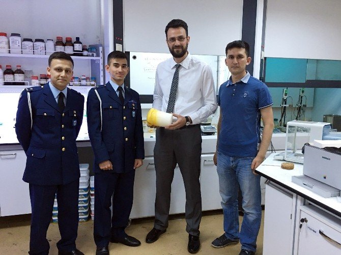 Bursalı Öğrencilerin Patlıcanla Arıtma Projesi Tubitak’ın Yarışmasında Birinci Oldu