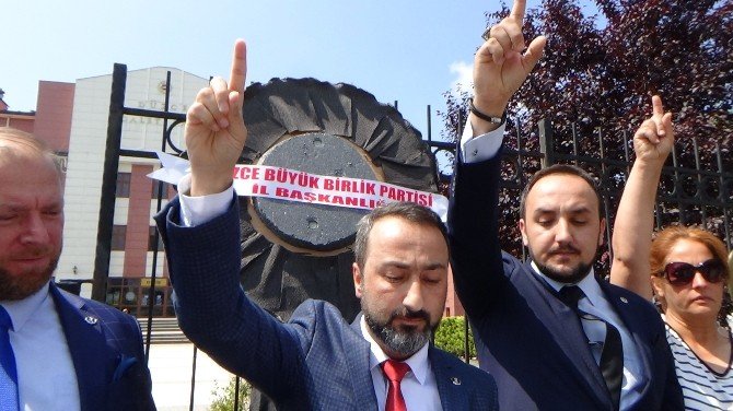 Bbp’liler Adliye Önüne Siyah Çelenk Bıraktı