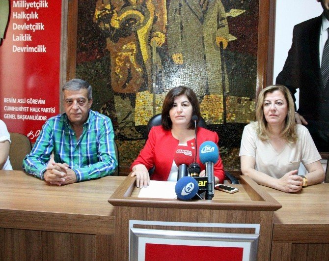 Chp’li Kadınlar Muhtarların Nikah Kıyma Yetkisine Tepki Gösterdi