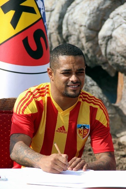 Kayserispor Welliton İle 2 Yıllık Sözleşme İmzaladı