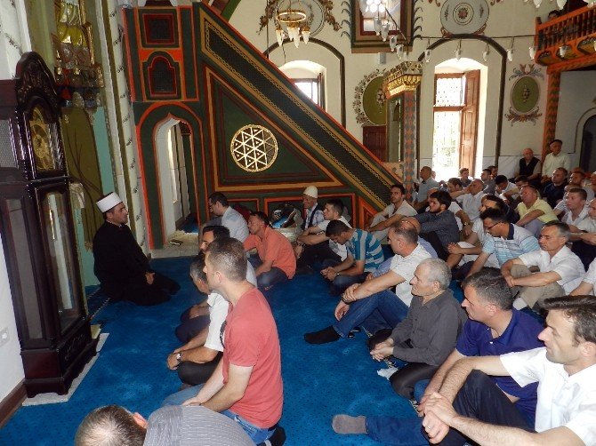 Kosova Camilerinde Türkiye İçin Dua Edildi
