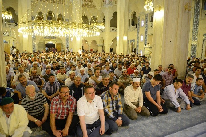 Ünlü Hafızlardan Kur’an Şöleni