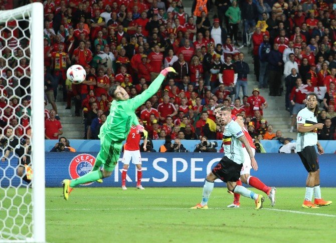 Galler Yarı Finalde