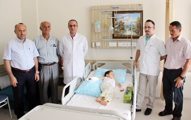 Küçük Hasan’ın Kopan Parmağı Dikildi