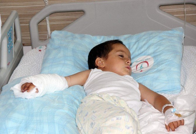 Küçük Hasan’ın Kopan Parmağı Dikildi