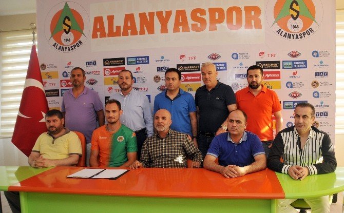Alanyaspor’a İspanyol Stoper