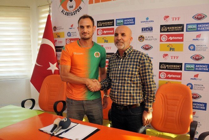 Alanyaspor’a İspanyol Stoper