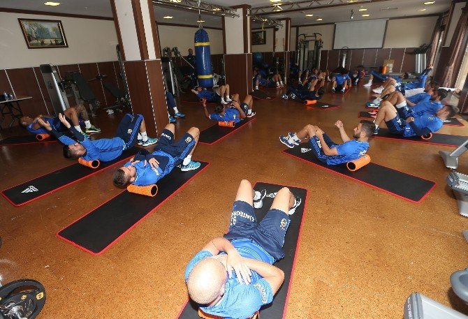 Fenerbahçe, Topuk Yaylası’nda İlk Antrenmanını Yaptı