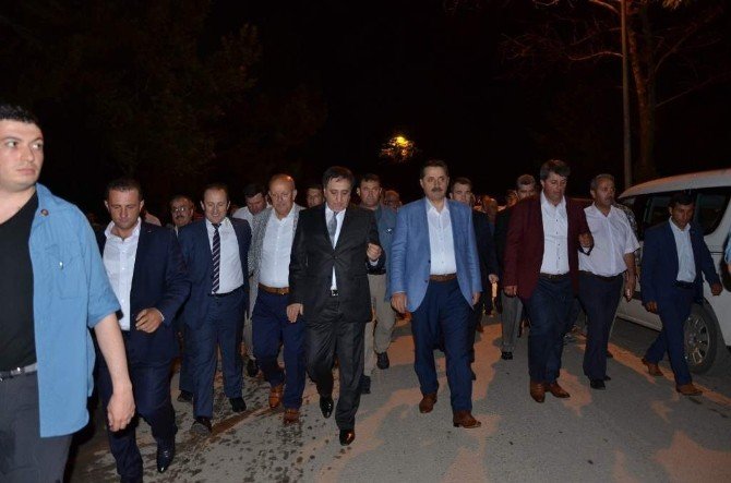 Bakan Çelik: "Kalleşliğe Devam Edecekseniz Hesabı Da Vereceksiniz"