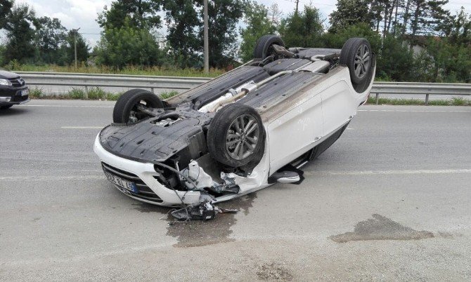Akyazı’da Trafik Kazası: 2 Yaralı