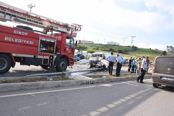 Sinop’ta Trafik Kazası: 2 Yaralı