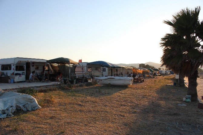 Urla Kum Denizi Karavan Parkı Oldu
