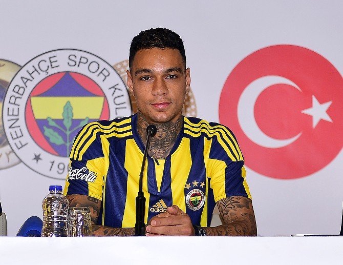Van Der Wiel: "Fenerbahçe’nin Bir Parçası Olmak İstiyorum"