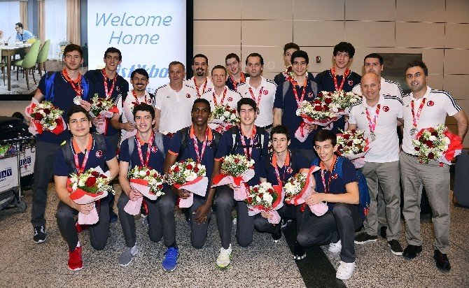 U17 Yıldız Erkek Basketbol Milli Takımı, Yurda Döndü