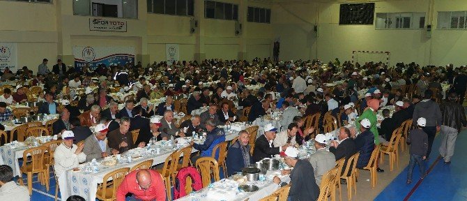 Trabzon Büyükşehir Belediyesi’nin Gönül Sofraları On Binleri Bir Araya Getirdi