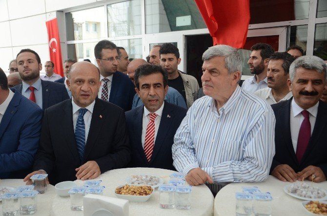 Bakan Işık, Kocaeli’de Bayramlaşma Programlarına Katıldı