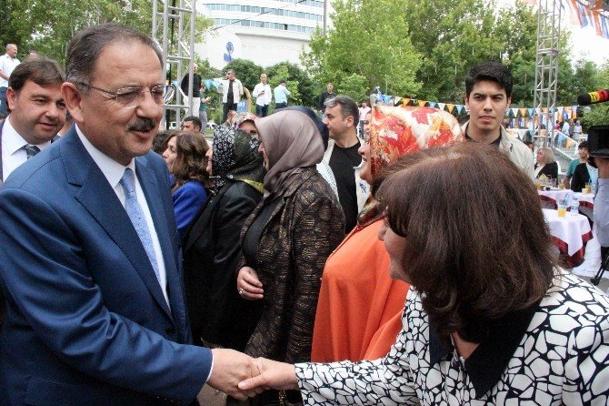 Bakan Özhaseki: "Terör Örgütü Bitti, Can Çekişiyor"