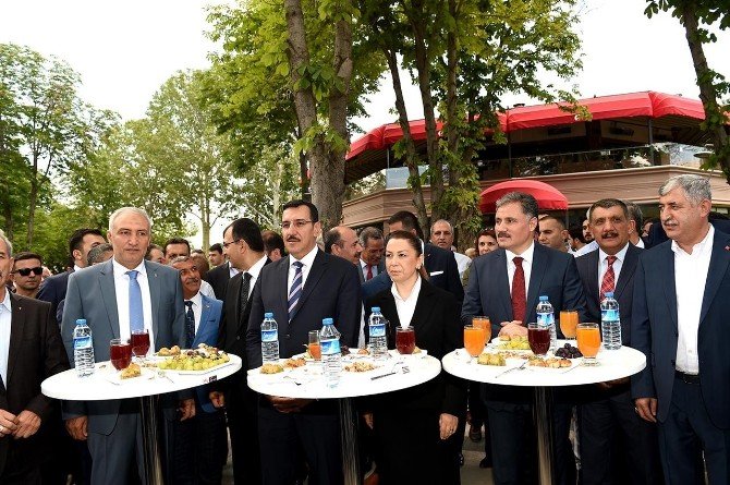 Bakan Tüfenkci Malatya’da Bayramlaşma Törenine Katıldı