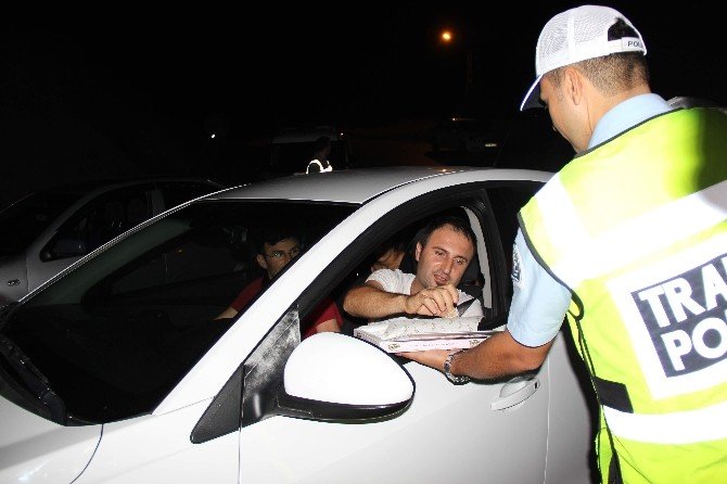 Bayram Öncesi Sürücülere ’Lokum’ Gibi Karışılama