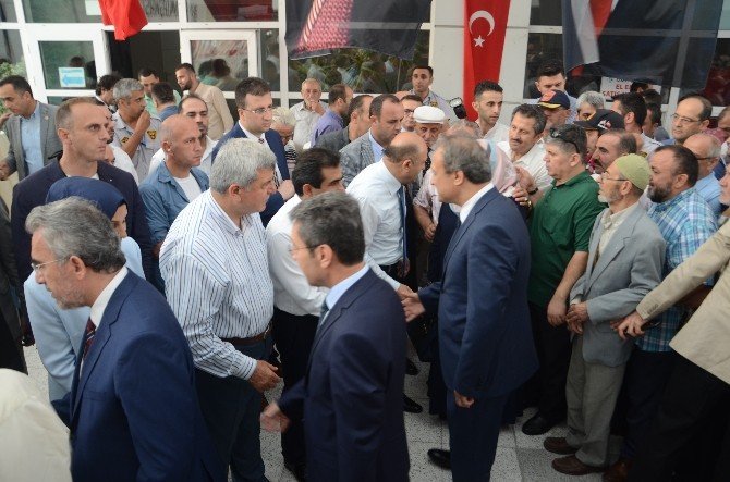 Bakan Işık, Kocaeli’de Bayramlaşma Programlarına Katıldı