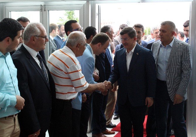 Ahmet Davutoğlu Ve Bakan Elvan, Konyalılarla Bayramlaştı