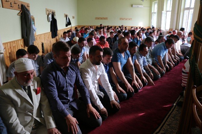 Macaristan’da Müslümanlar Bayram Namazında Buluştu