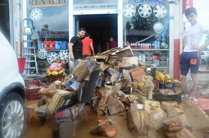 Fatsa’da İş Yerlerini Su Bastı