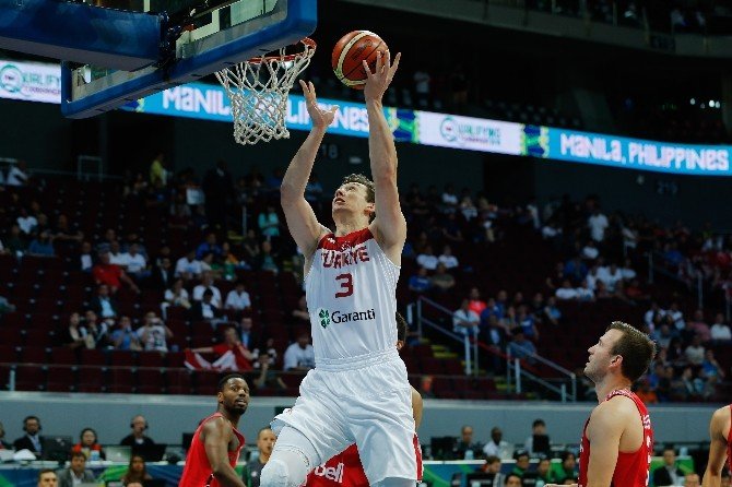 A Milli Basketbol Takımı, Kanada’ya Boyun Eğdi