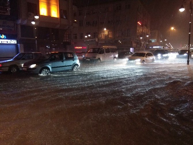 Rize’de Birçok Ev Ve İş Yerini Su Bastı