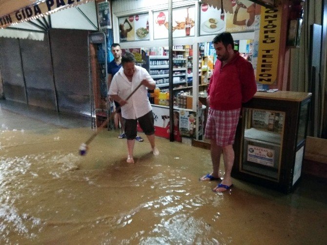 Rize’de Birçok Ev Ve İş Yerini Su Bastı