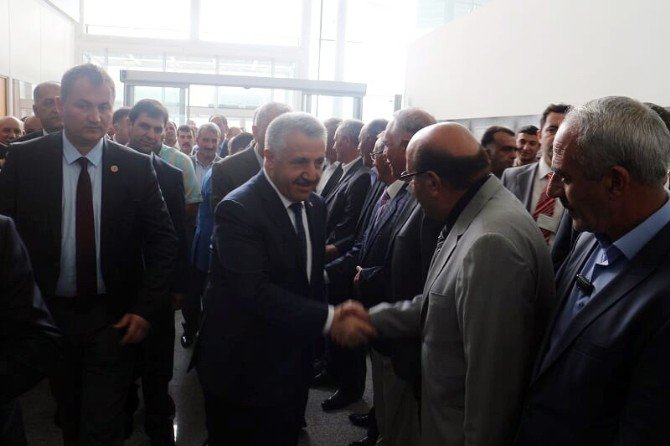 Bakan Arslan Kars’ta Hemşehrileriyle Bayramlaştı
