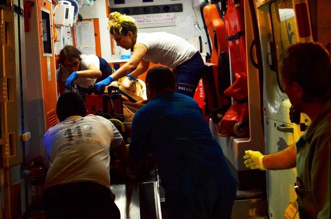 Genç Kız Denizde Boğulmaktan Son Anda Kurtuldu