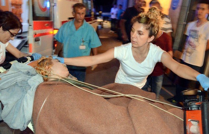 Genç Kız Denizde Boğulmaktan Son Anda Kurtuldu