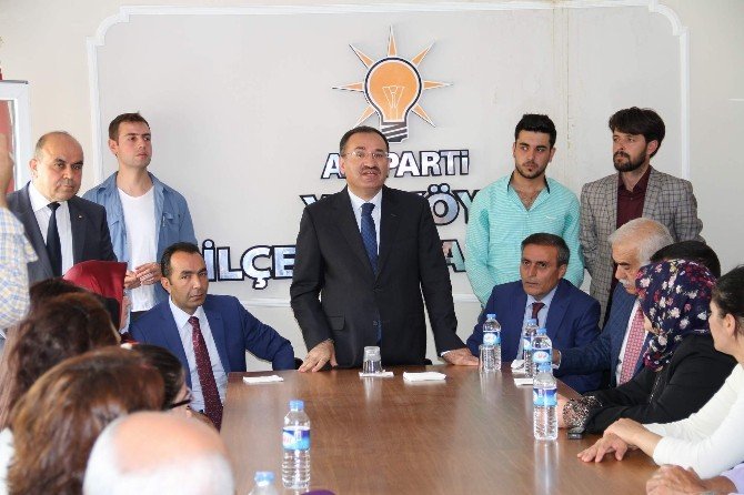 Adalet Bakanı Bozdağ: “Hiç Kimse Ankara’nın Güvenliğinin Şam’ın Güvenliğinden Ayrı Olduğunu Söyleyemez”