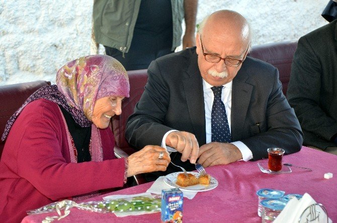 Bakan Avcı Huzurevi Sakinleri Ve Esnafla Bayramlaştı