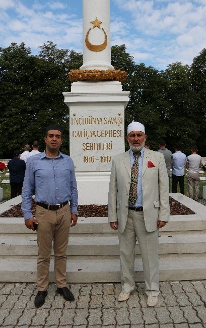 Macaristan’daki Türkler Bayramda Şehitlerini Yalnız Bırakmadı