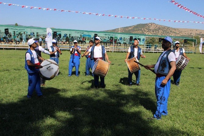 Pehlivanlar Er Meydanında Ter Döktü