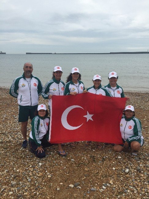 Çılgın Türkler Kadın Yüzme Takımı Capri Adası’na Yüzecek