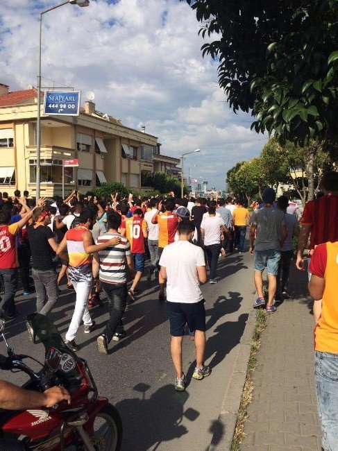 Galatasaraylı Taraftarlar, Florya’yı Bastı