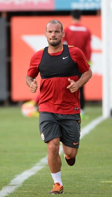 Sneijder, Takımla Birlikte Çalışmalara Katıldı