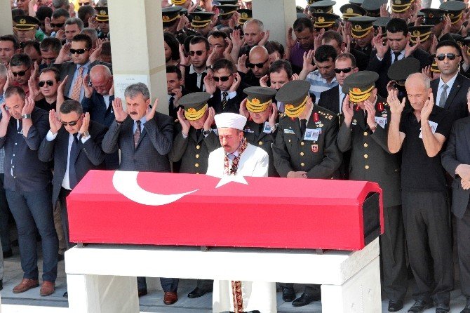 Helikopter Kazasında Şehit Olan Şahin Çifti Son Yolculuğuna Uğurlandı