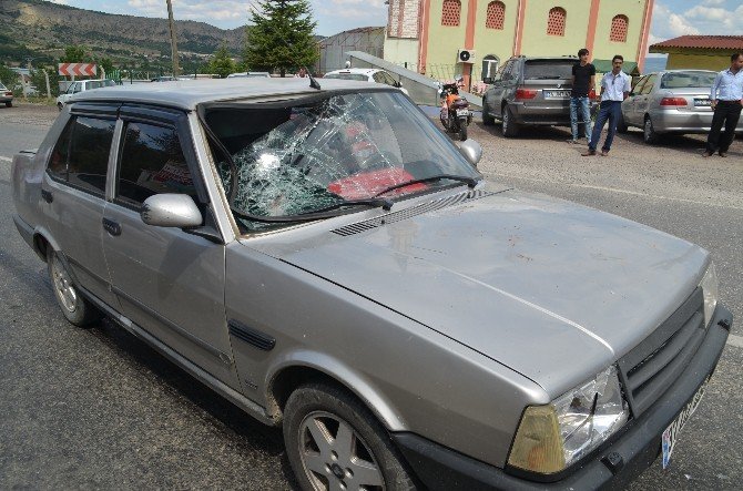Otomobilin Çarptığı Emekli İmam Ağır Yaralandı