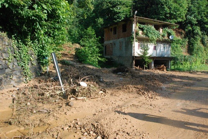 Rize’de Şiddetli Yağışlar Hasara Yol Açtı.