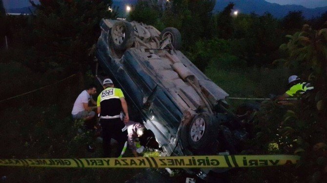 Minibüs İle Panelvan Kavşakta Çarpıştı: 1 Ölü, 9 Yaralı