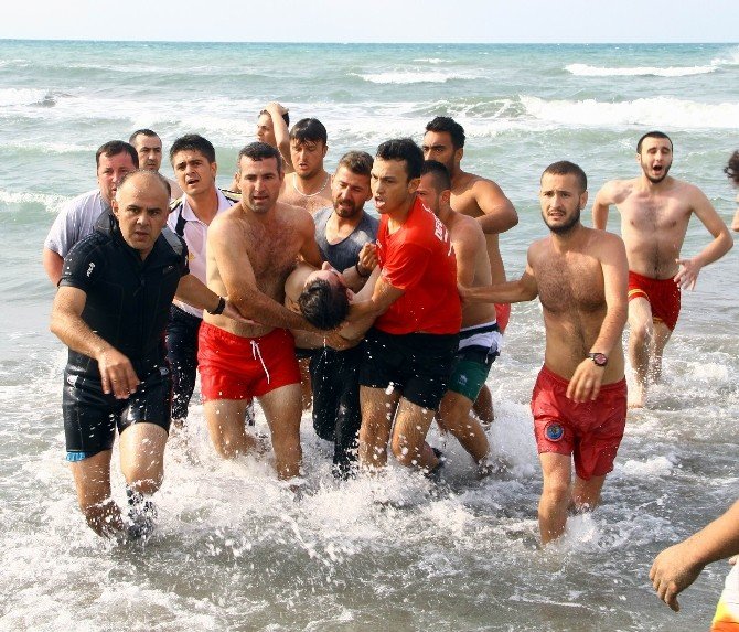 Denizde Kaybolduktan 45 Dakika Sonra Canlı Çıkarıldı