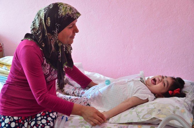 ‘Yaşamaz’ Denilen Eda, Hayata Anne Sevgisiyle Tutundu