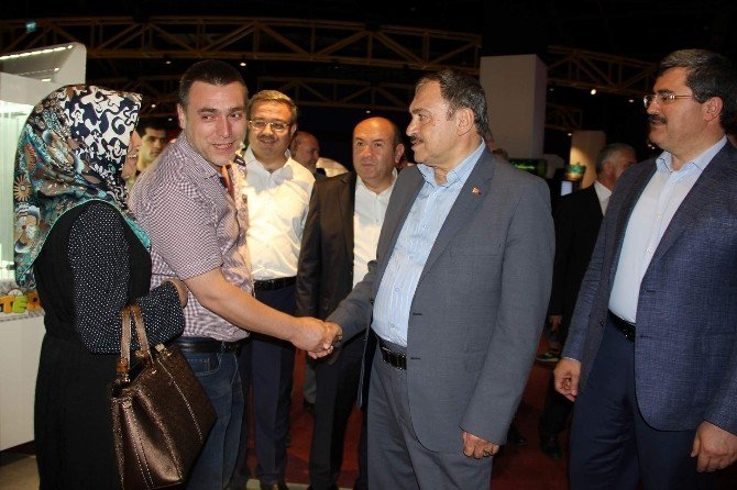 Bakan Eroğlu, Park Afyon Avm’yi Gezdi